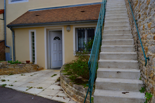 Hinter diesem eher unscheinbaren Eingang verbirgt sich Passion Cuisine.