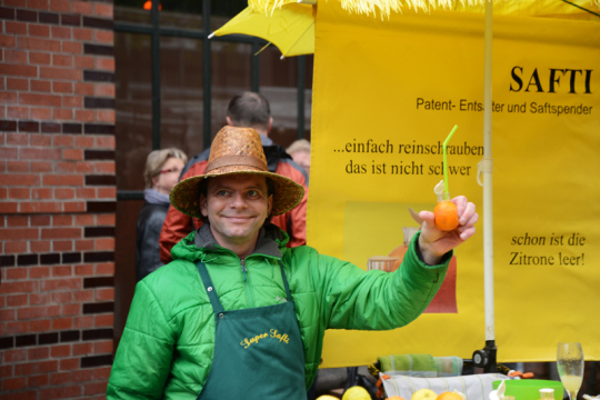 Safti Patent-Entsafter. Zitronensaft, ohne die Zitrone vorher auseinander zu schneiden.
