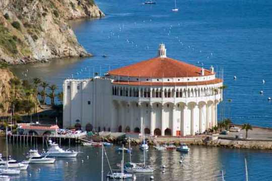 Das Casino ist das Wahrzeichen von Avalon.