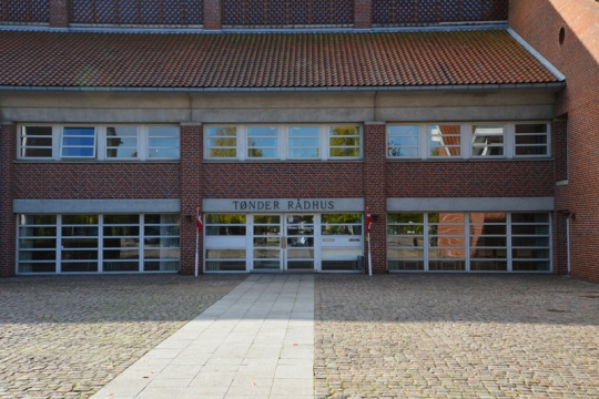 Teil des Rathauses in Tønder, wo die Trauungen stattfinden.