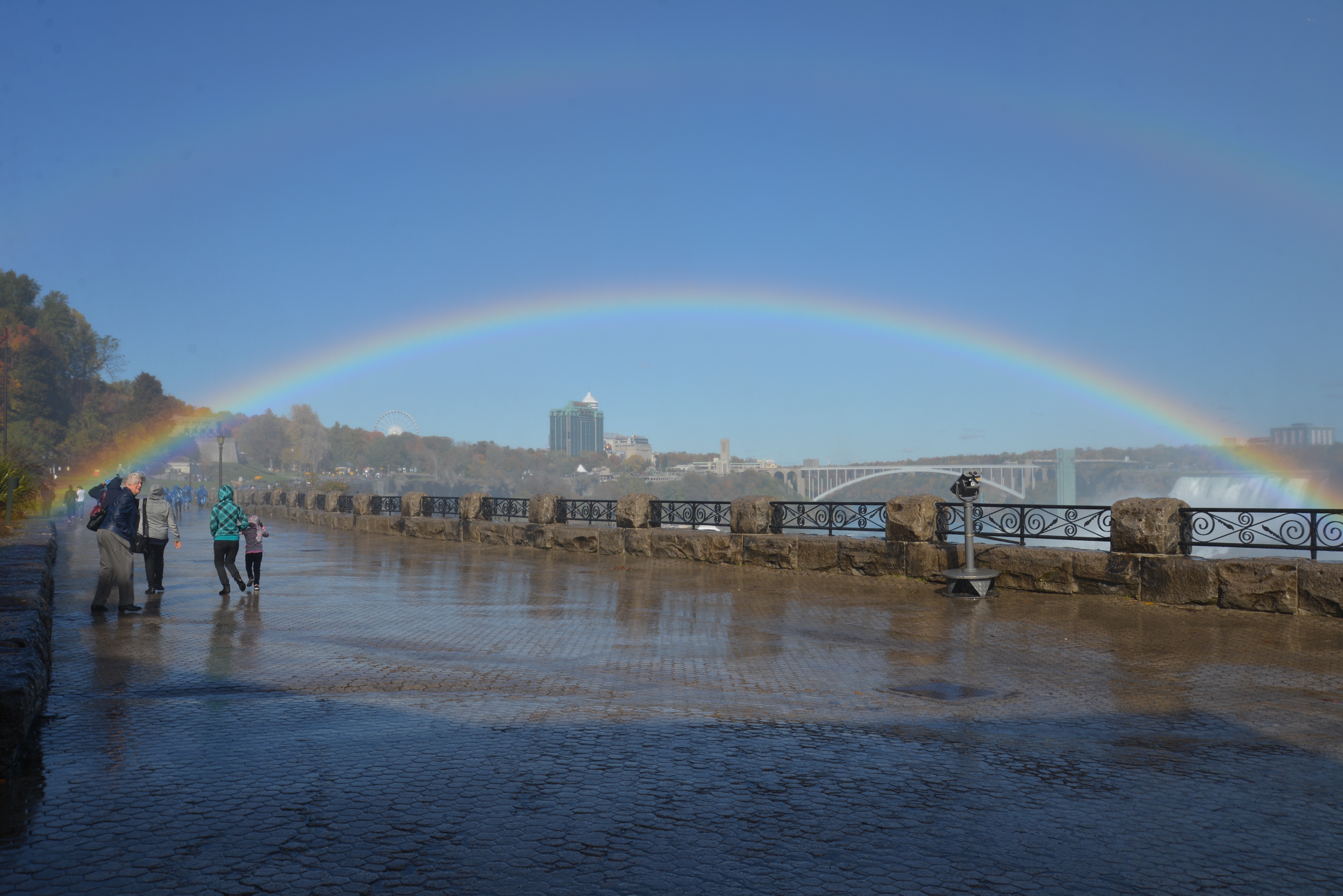 Regenbogen über der Niagarafällen.