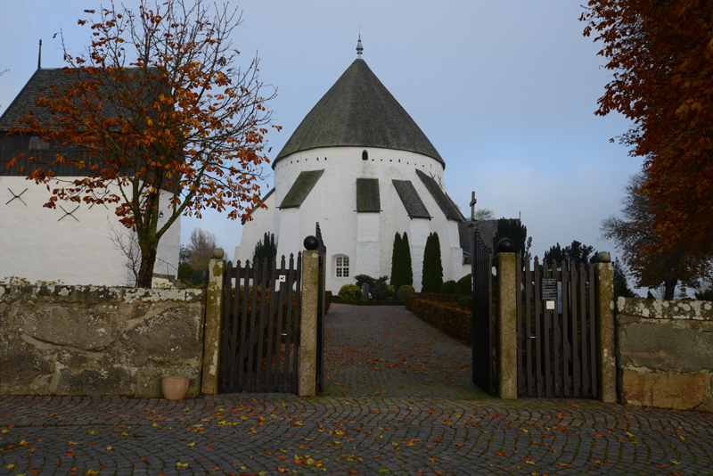 Eine der vier Rundkirchen der Insel.