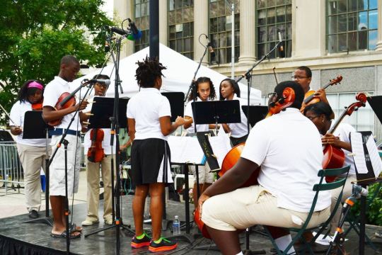 Schülerorchester auf dem Campus Martius.